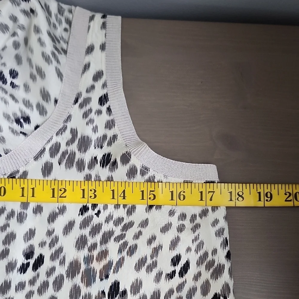 THEORY Maryam 100% silk leopard print buttery soft tank top - Picture 10 of 11